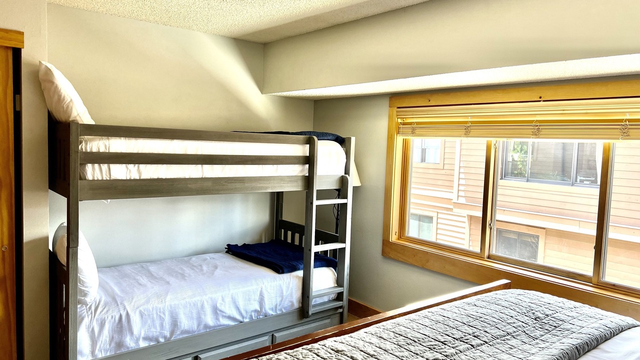Photo of Bedroom in Peak 9