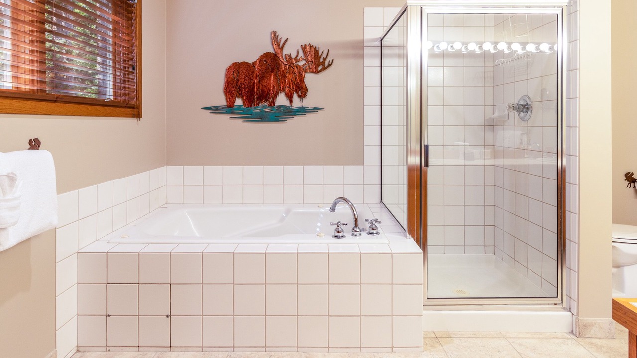Photo of Bathroom in Four O'Clock