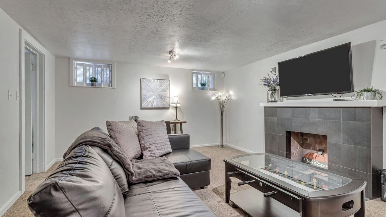 Photo of Livingroom in Yalecrest