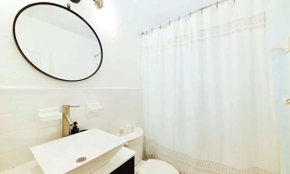 Photo of Bathroom in Victoria Park