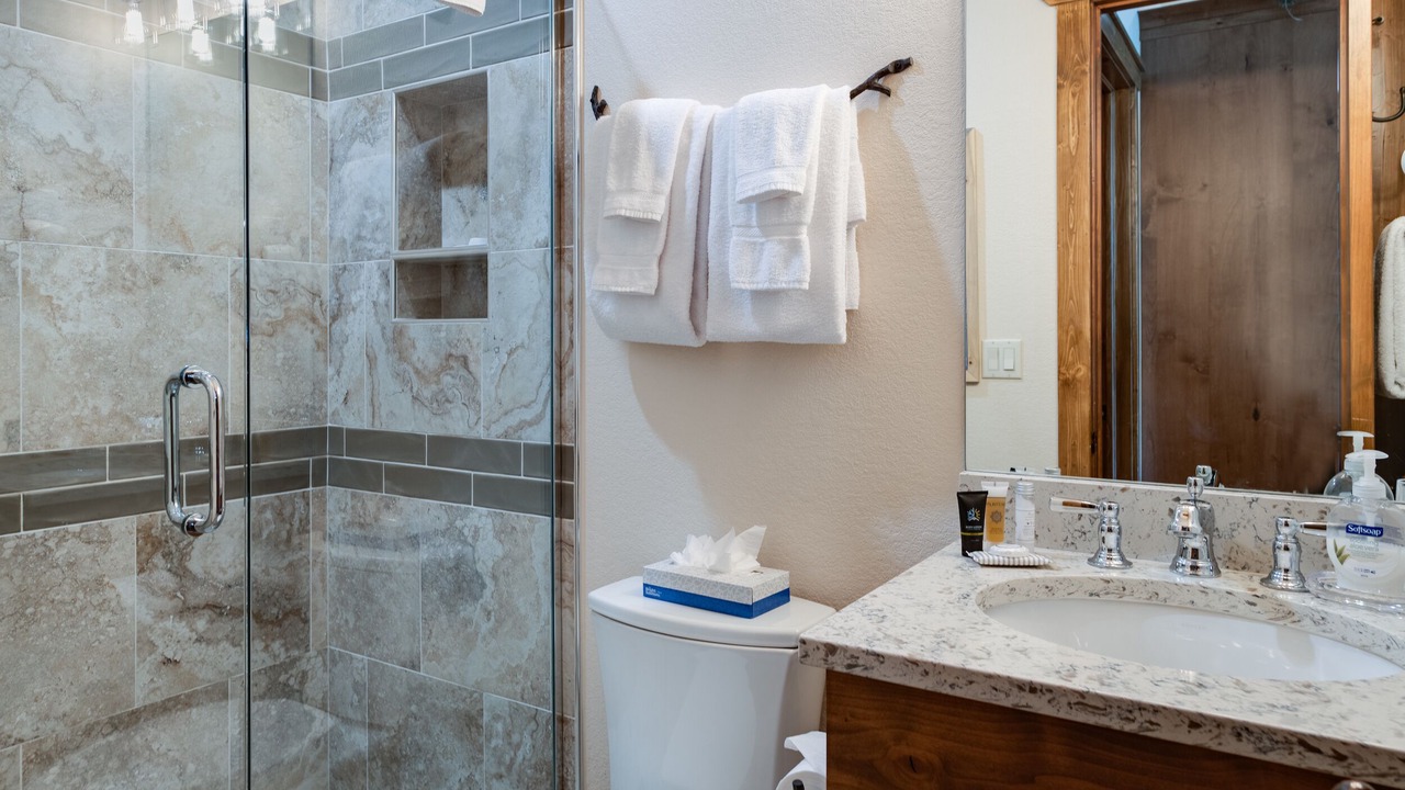 Photo of Bathroom in Four O'Clock