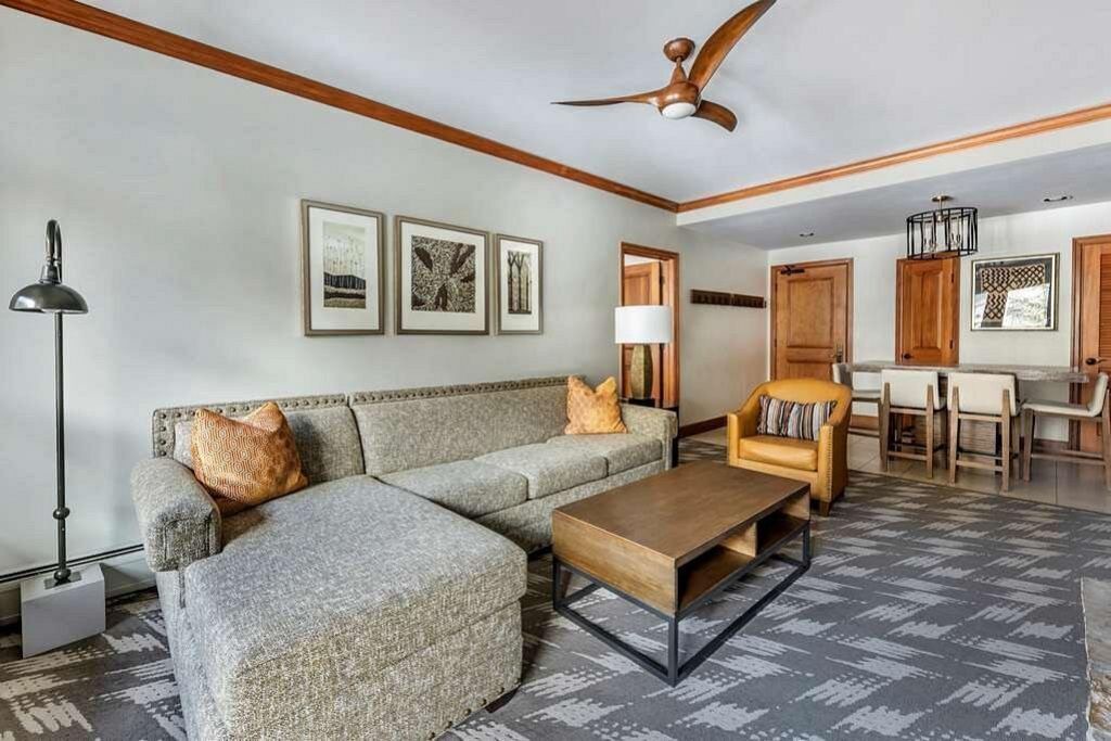 Photo of Livingroom in Peak 9