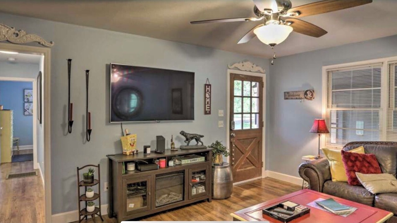 Photo of Livingroom in Tallahassee