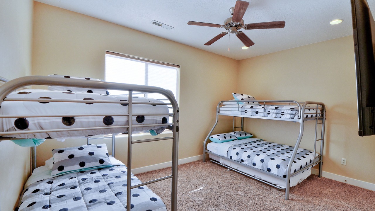 Photo of Bedroom in Hurricane