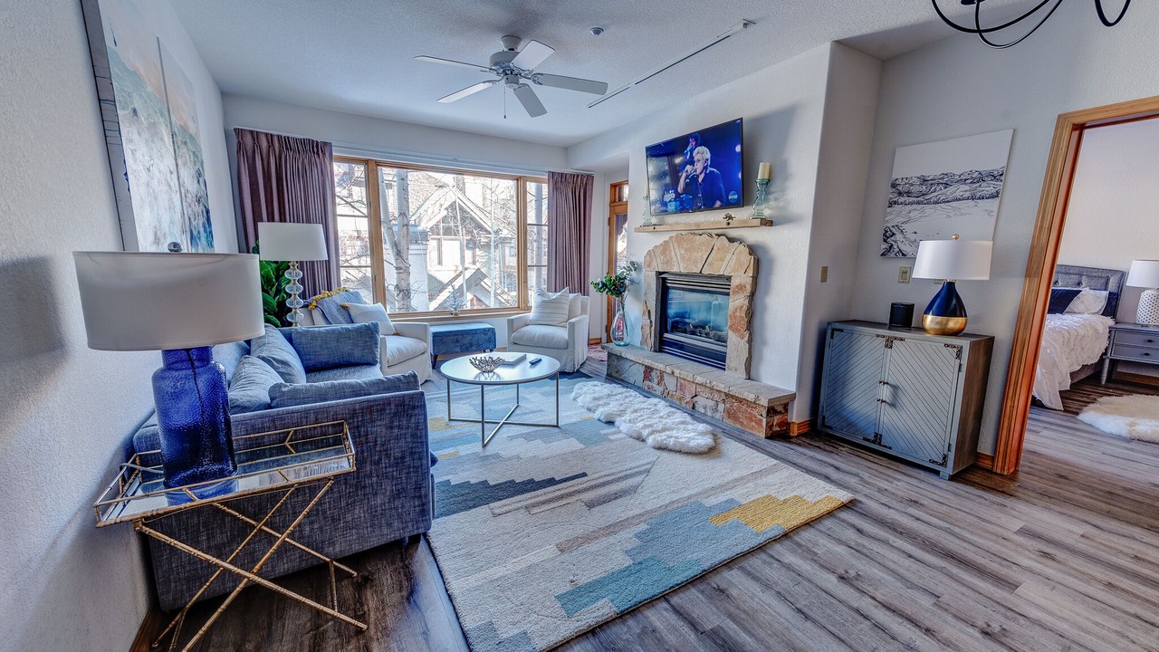 Photo of Livingroom in Edwards
