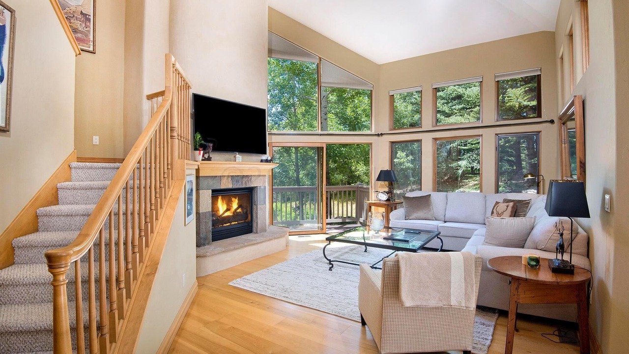 Photo of Livingroom in Edwards