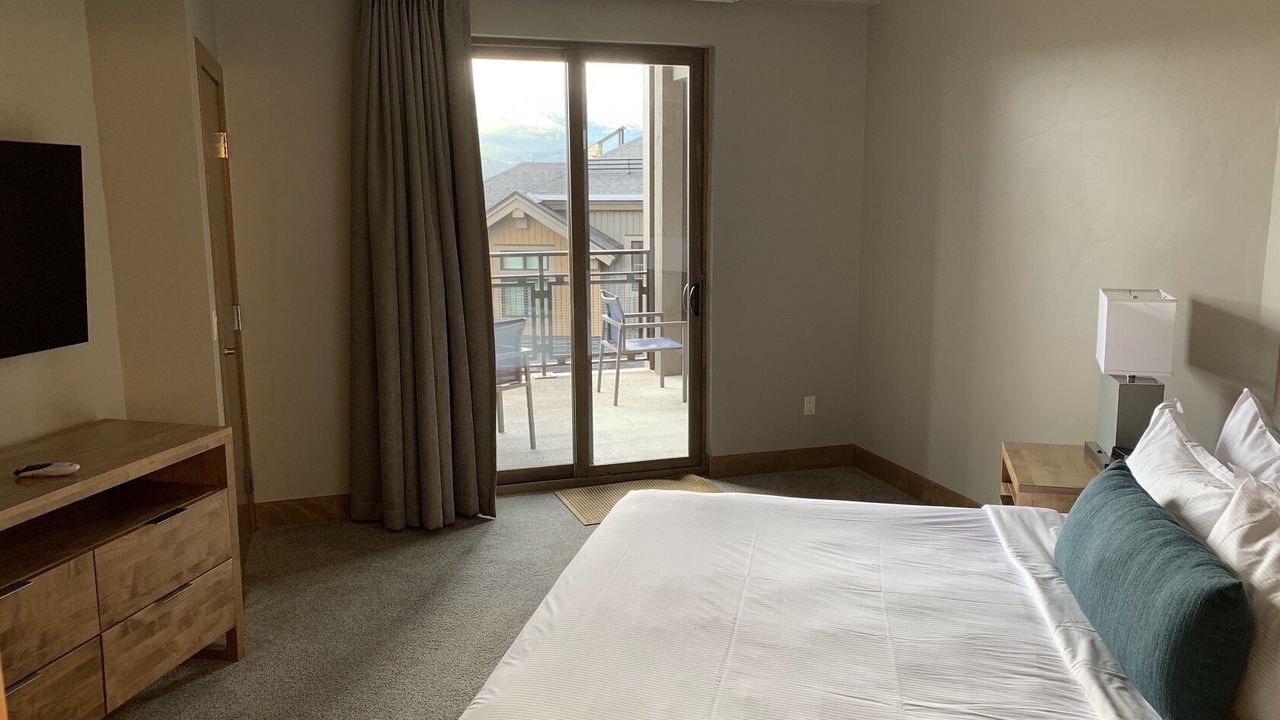 Photo of Bedroom in Peak 8