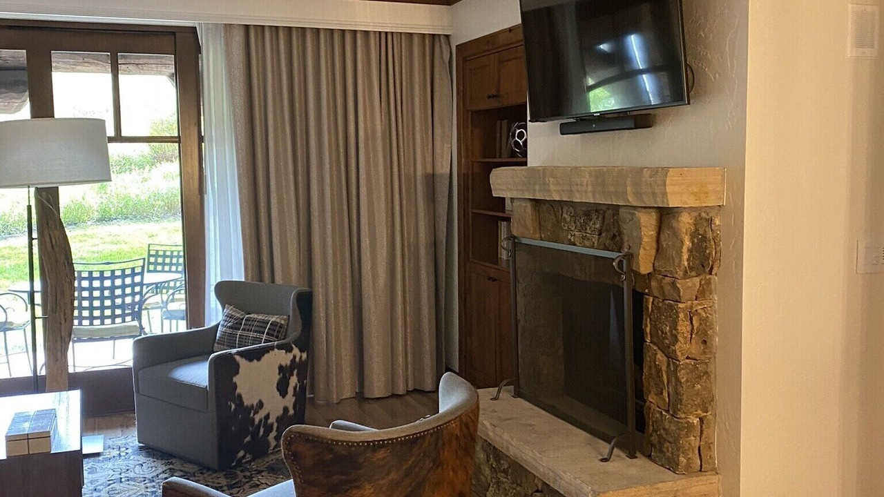 Photo of Livingroom in Avon