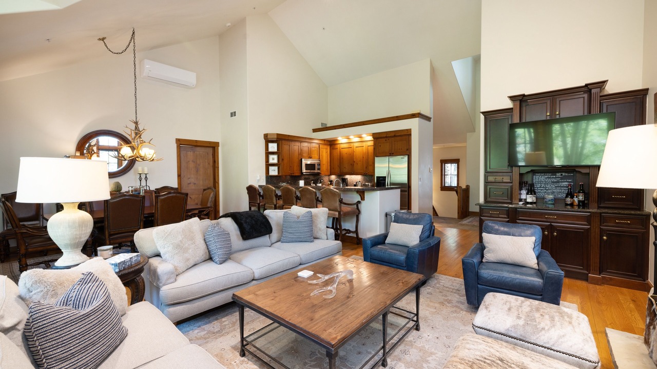 Photo of Livingroom in Avon