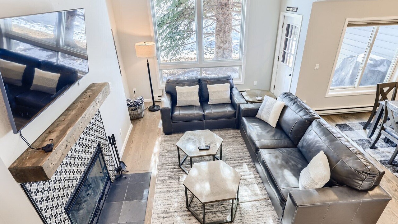 Photo of Livingroom in Edwards