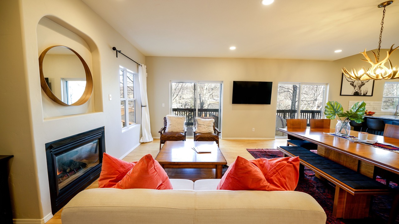 Photo of Livingroom in Edwards