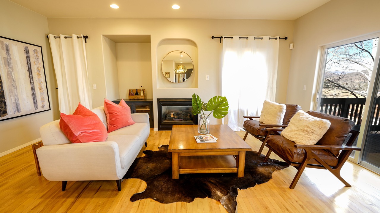 Photo of Livingroom in Edwards
