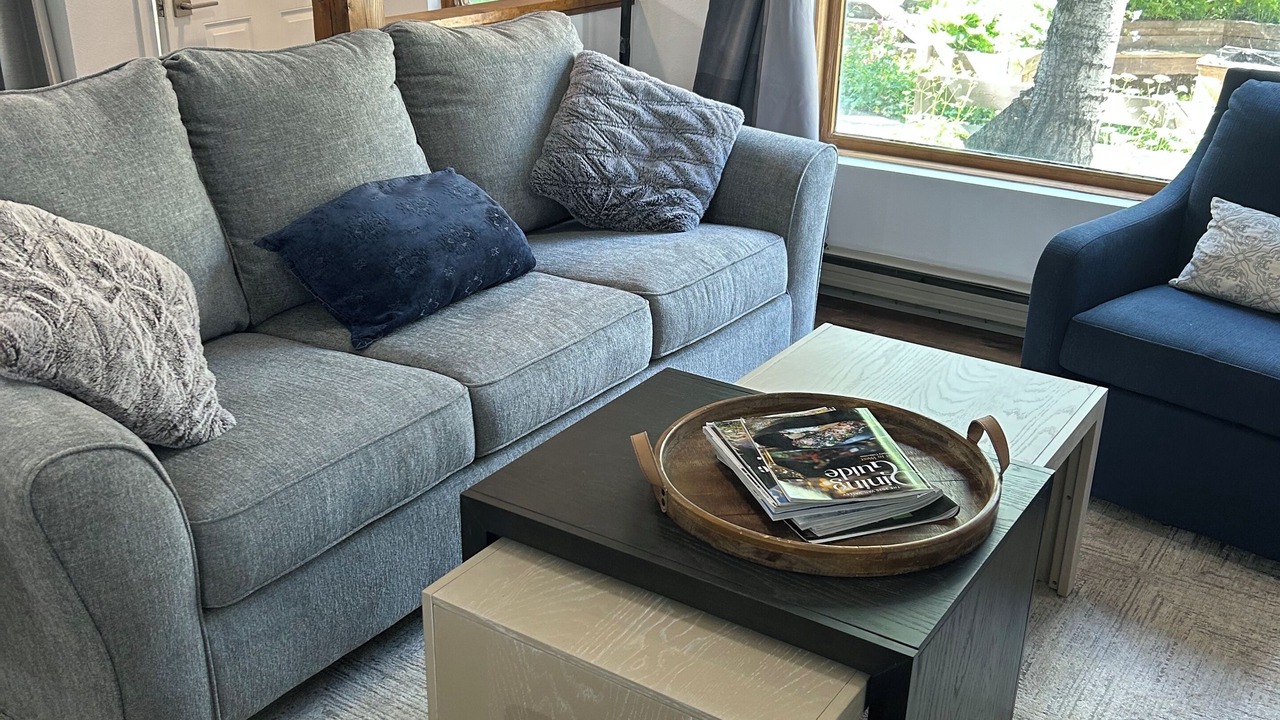 Photo of Livingroom in Edwards