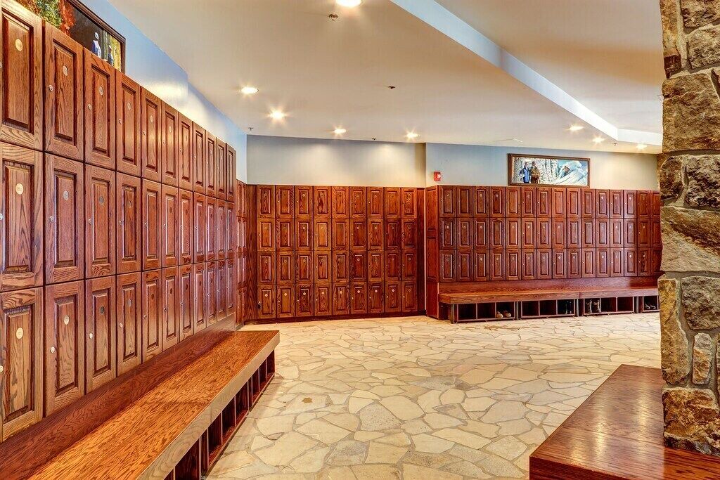 Photo of Bedroom in Peak 9