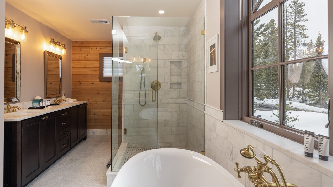 Photo of Bathroom in Peak 8