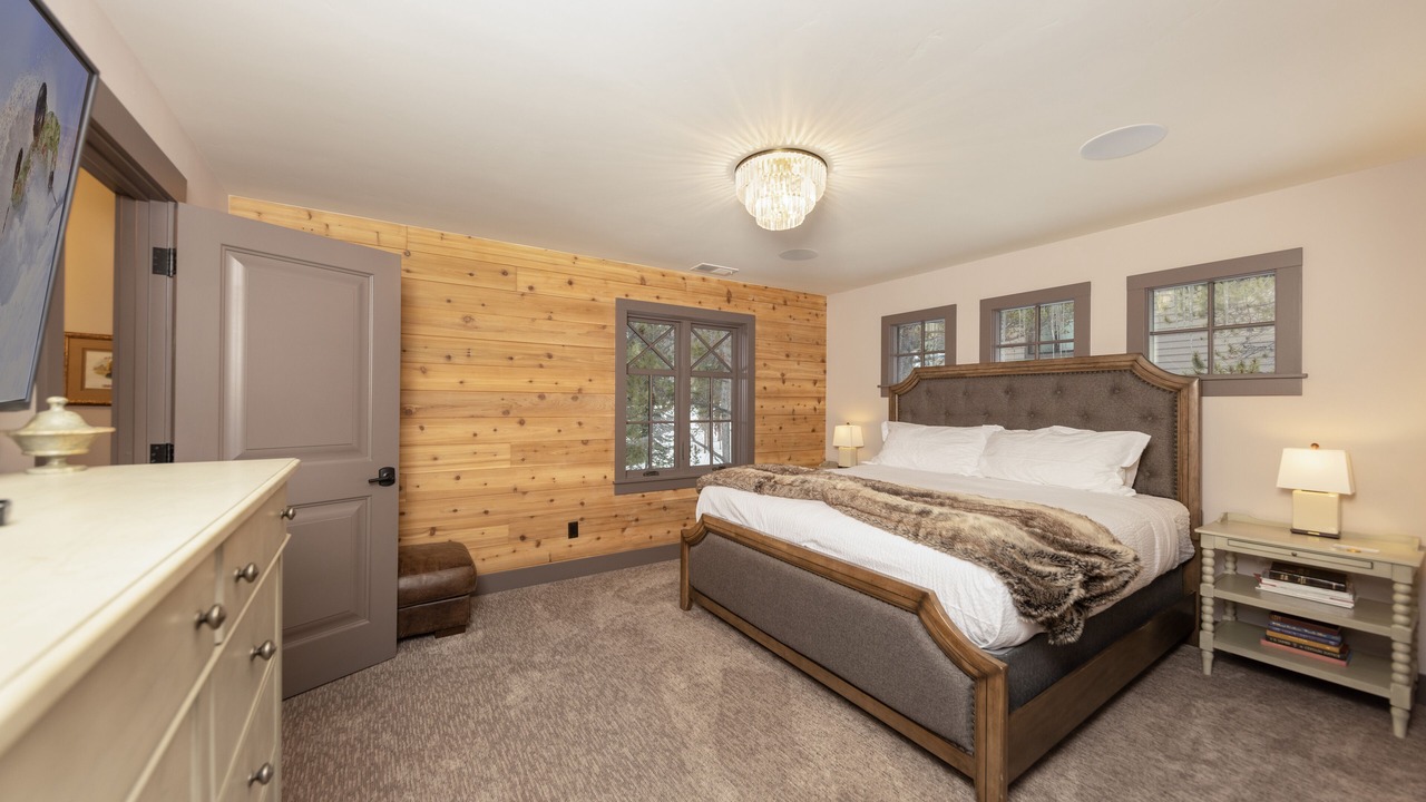 Photo of Bedroom in Peak 8