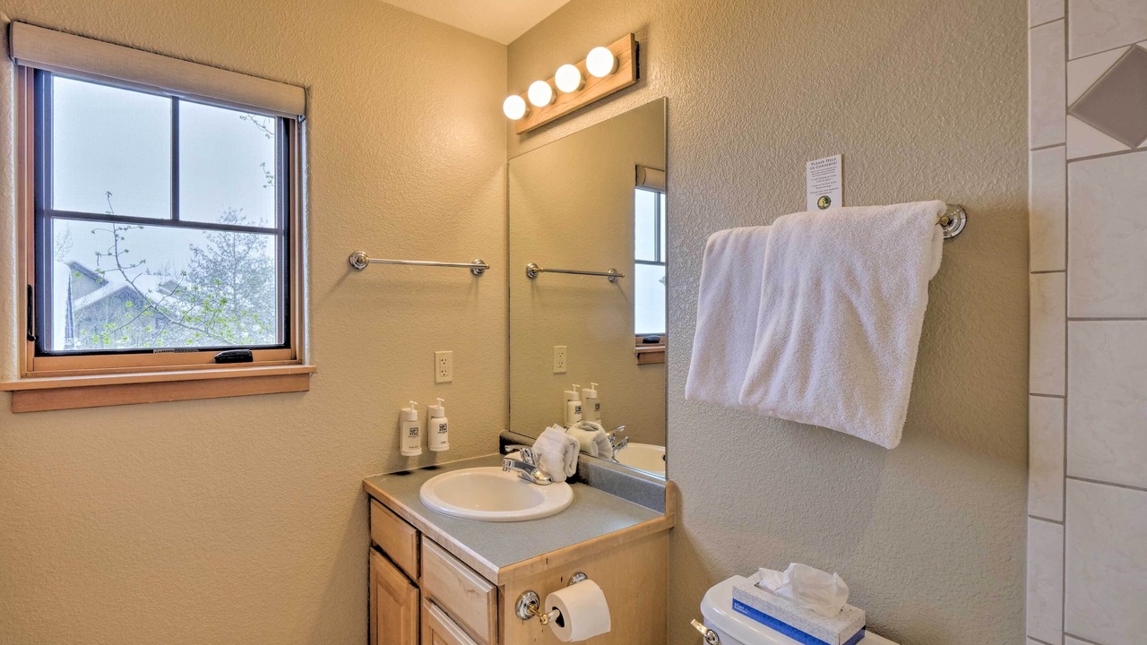 Photo of Bathroom in Four O'Clock