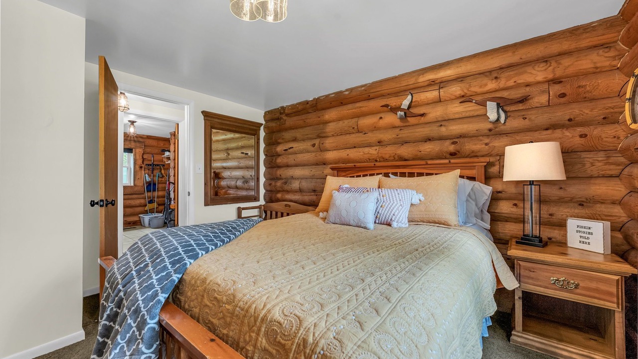 Photo of Bedroom in Scofield