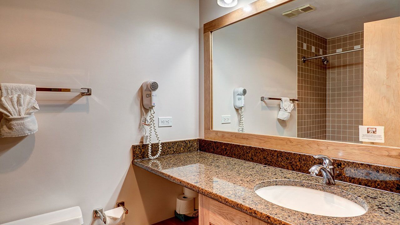 Photo of Bathroom in Peak 9