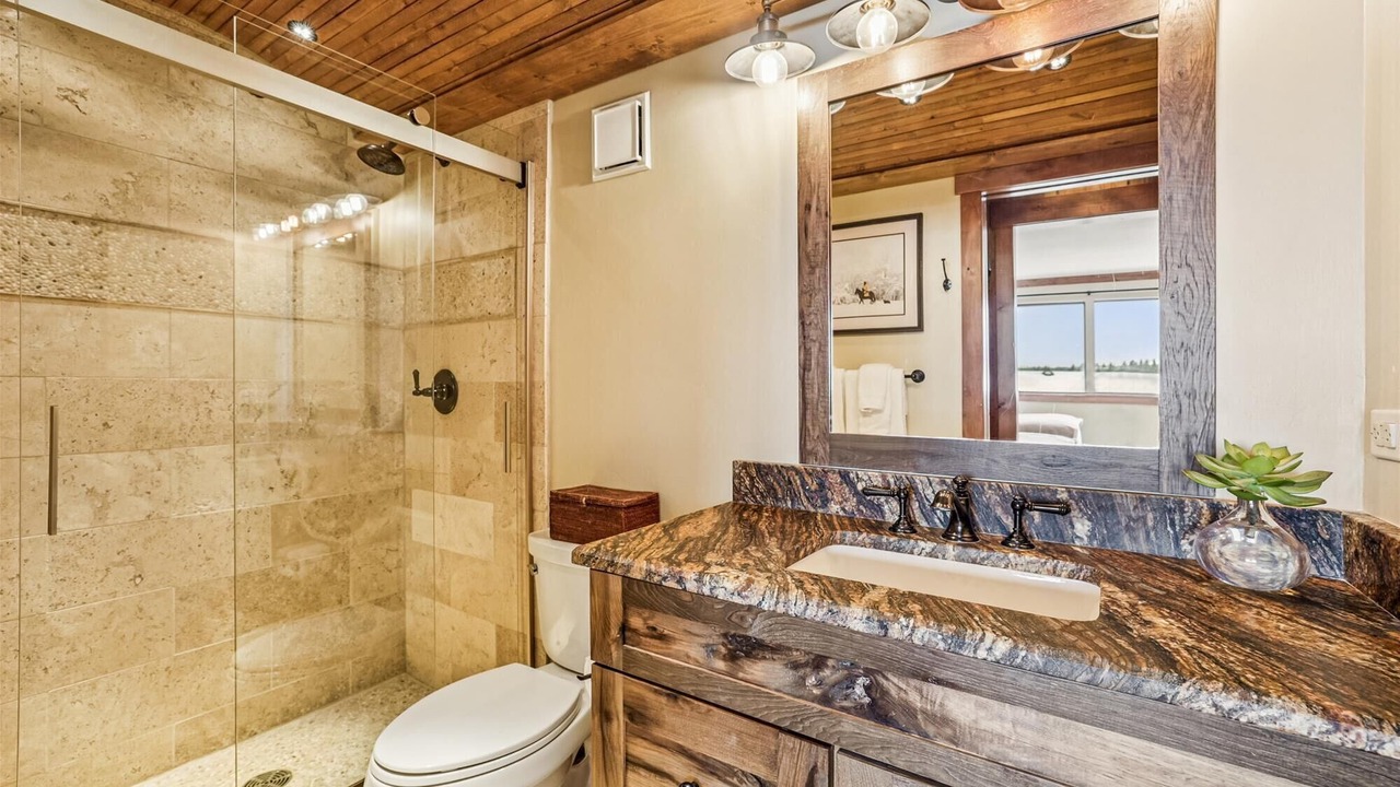 Photo of Bathroom in Peak 9