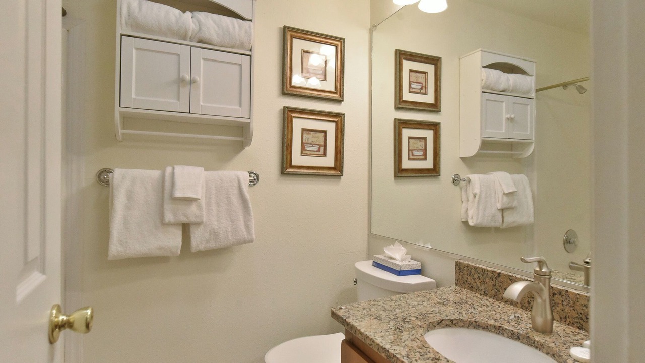 Photo of Bathroom in Four O'Clock