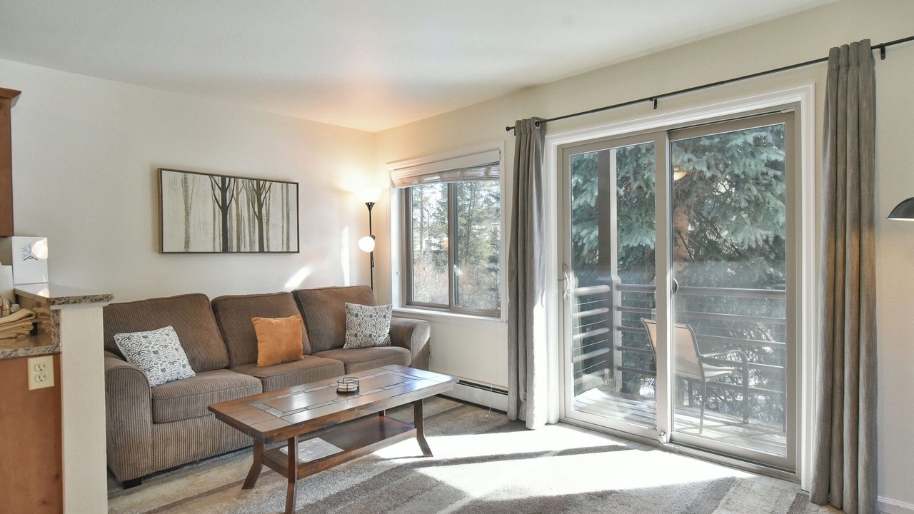 Photo of Livingroom in Four O'Clock