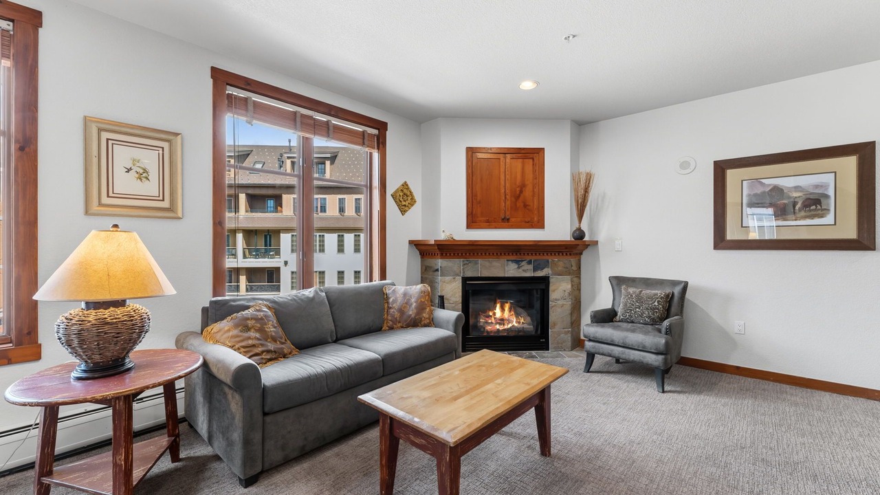 Photo of Livingroom in Peak 9