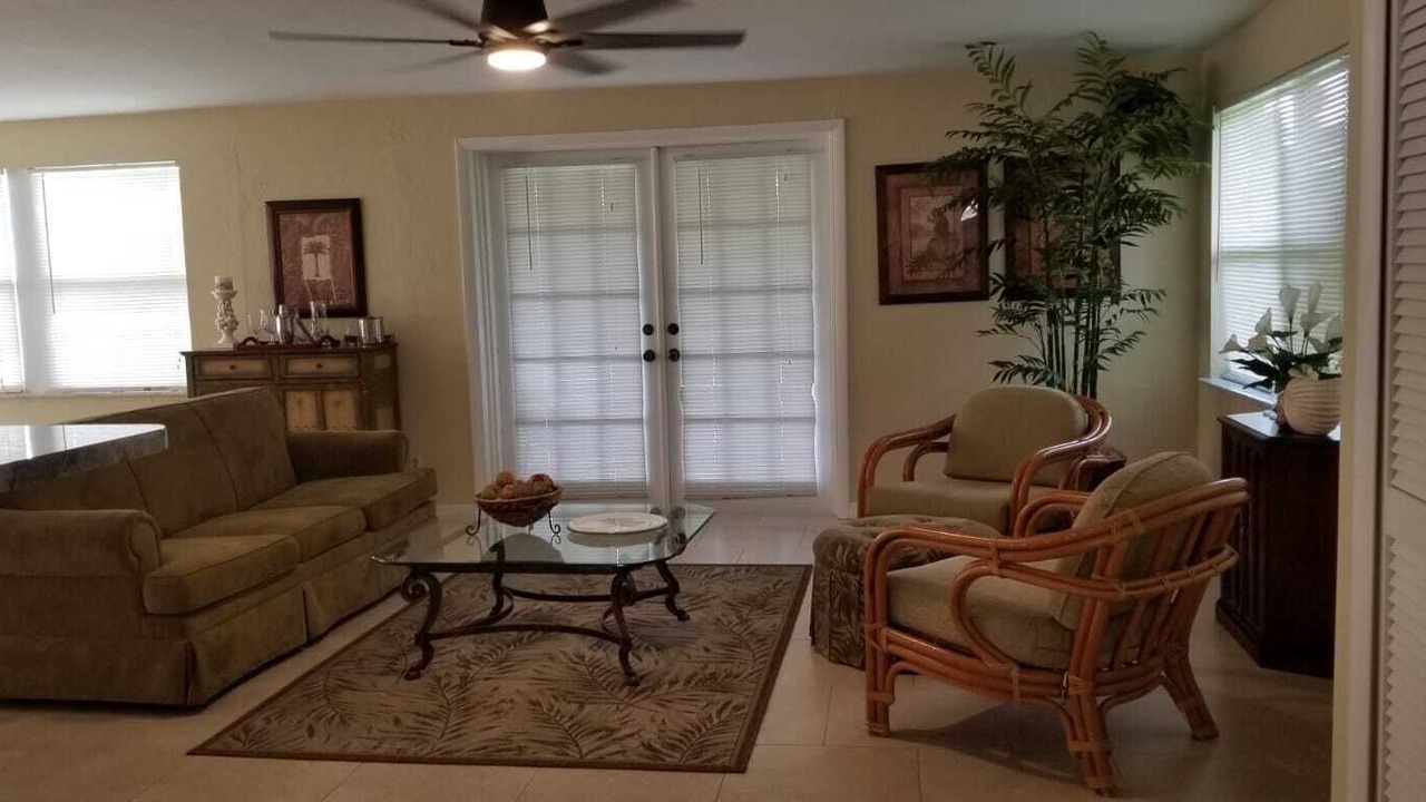 Photo of Livingroom in Yacht Club