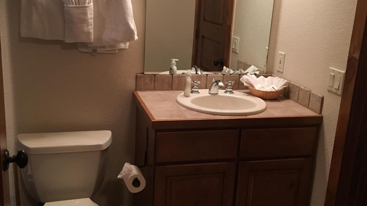 Photo of Bathroom in Four O'Clock