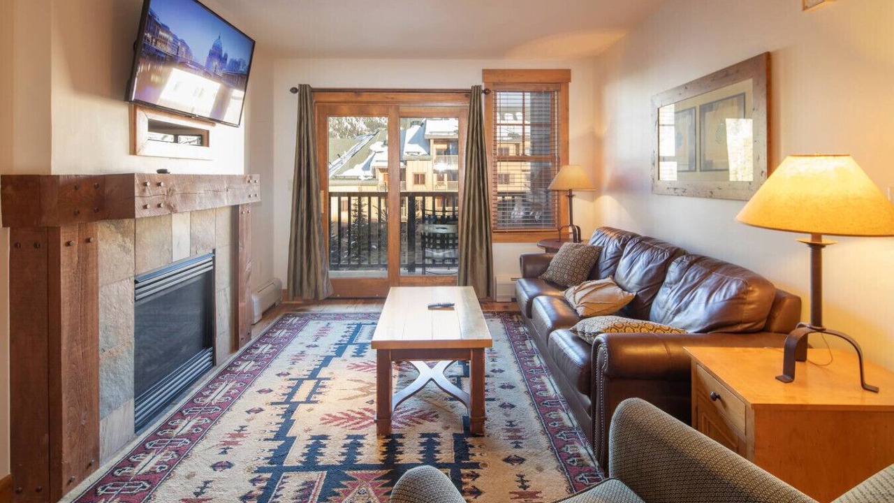 Photo of Livingroom in River Run