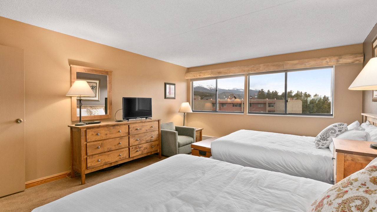 Photo of Bedroom in Peak 9