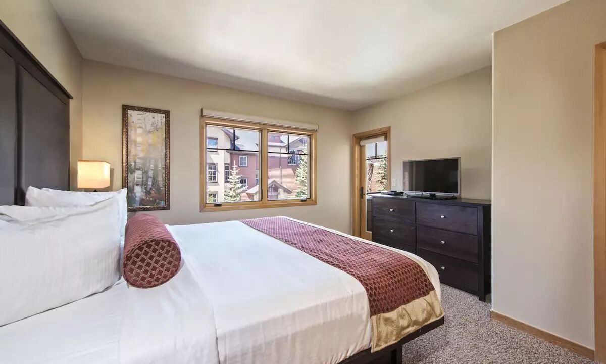 Photo of Bedroom in Four O'Clock