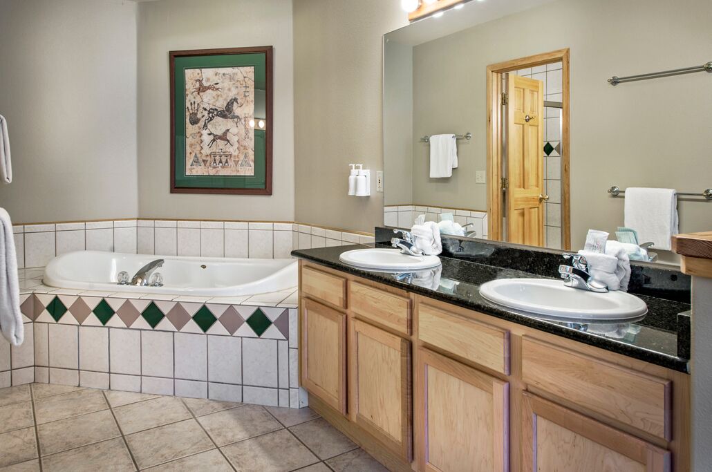 Photo of Bathroom in Four O'Clock
