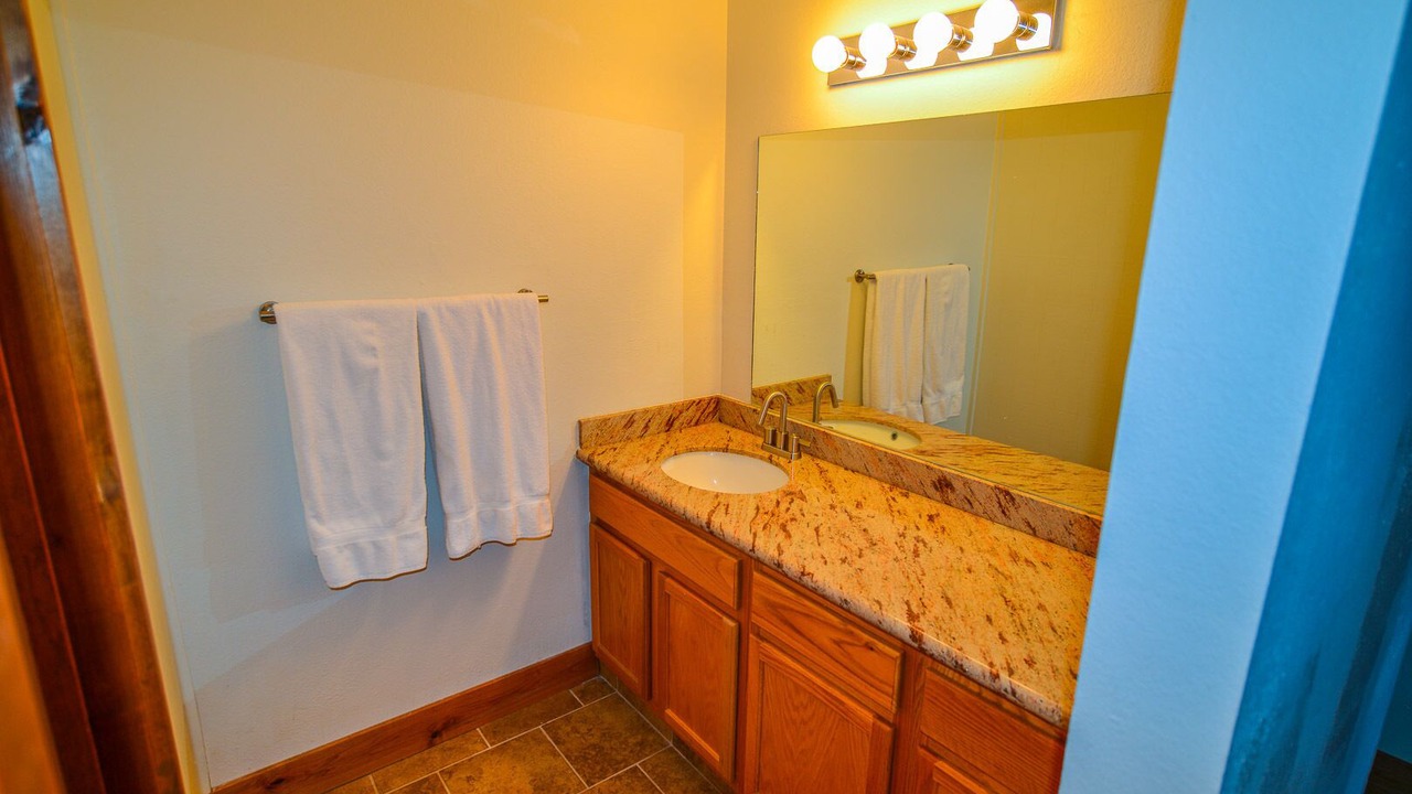 Photo of Bathroom in Peak 8