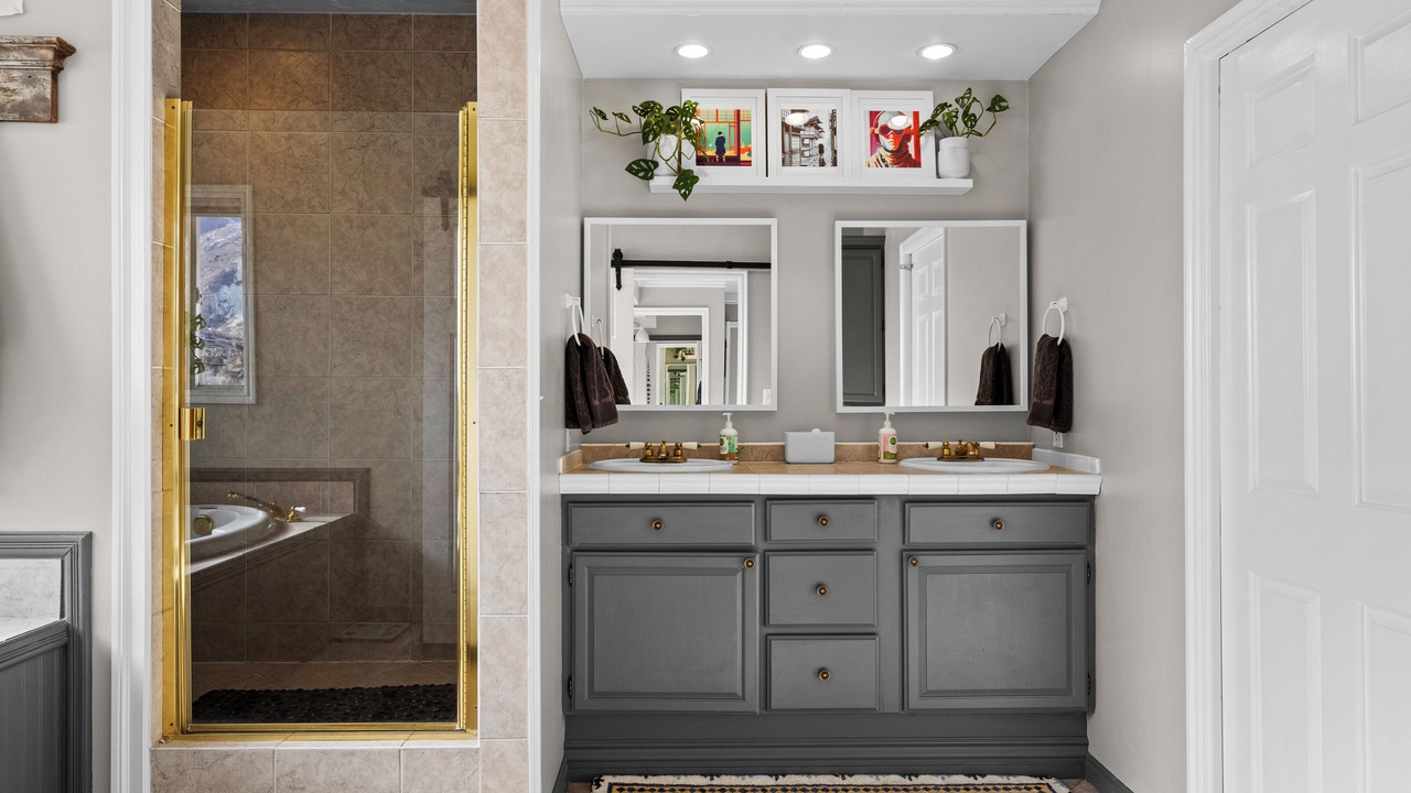 Photo of Bathroom in Sandy