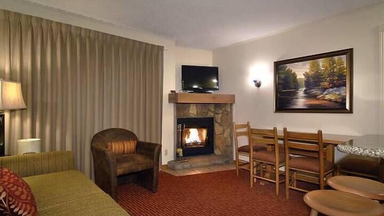 Photo of Livingroom in Avon