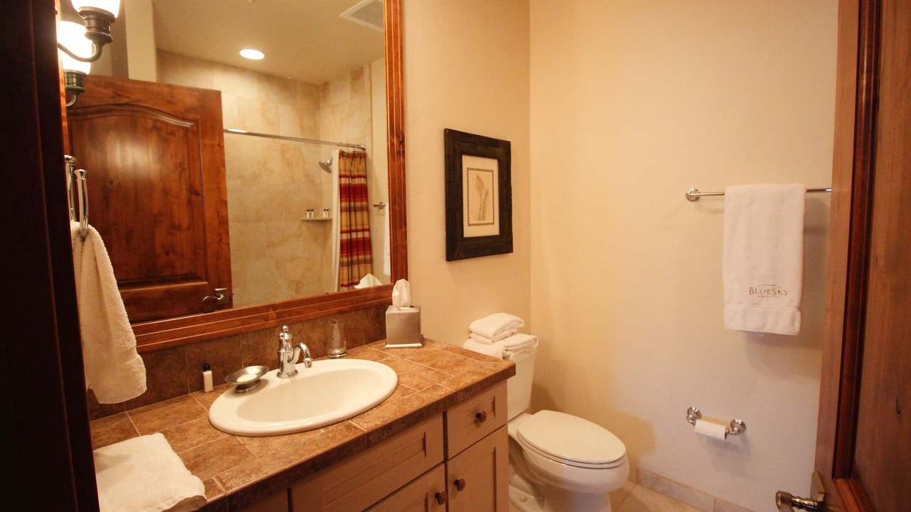 Photo of Bathroom in Four O'Clock