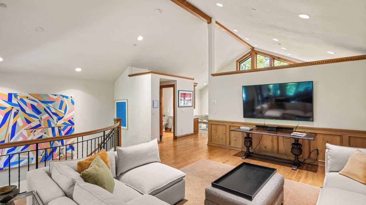 Photo of Livingroom in Downtown