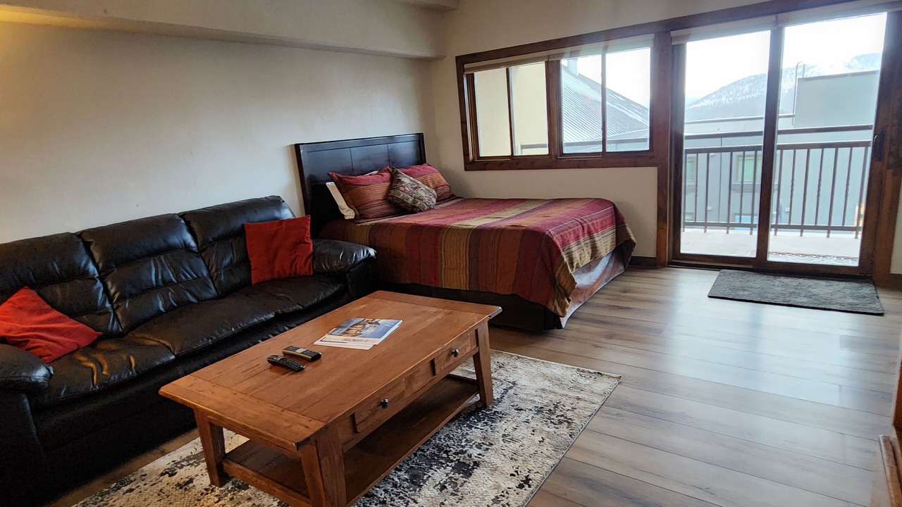 Photo of Bedroom in Peak 9