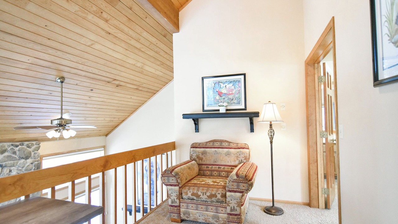 Photo of Livingroom in Warrior's Mark West