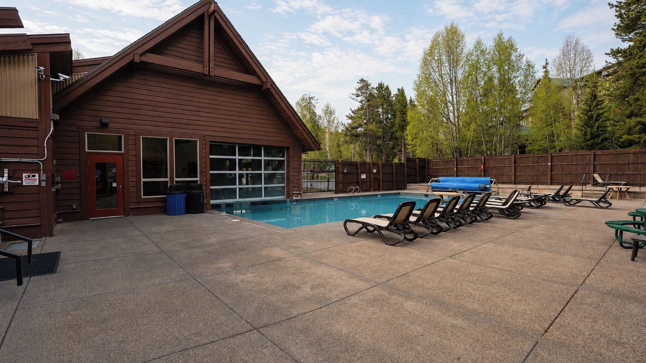 Photo of Outdoor in Four O'Clock