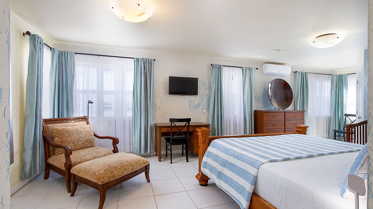Photo of Bedroom in Hollywood South Central Beach