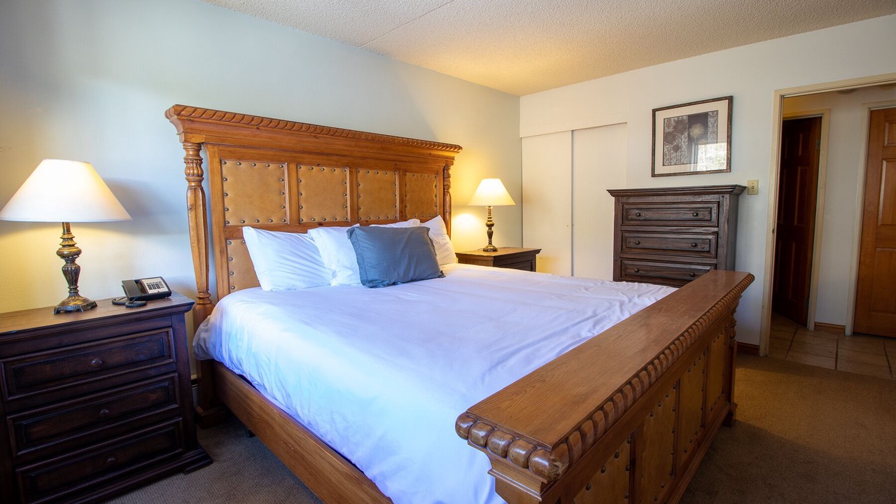 Photo of Bedroom in Peak 9