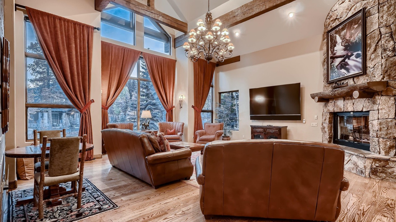 Photo of Bedroom in Peak 8