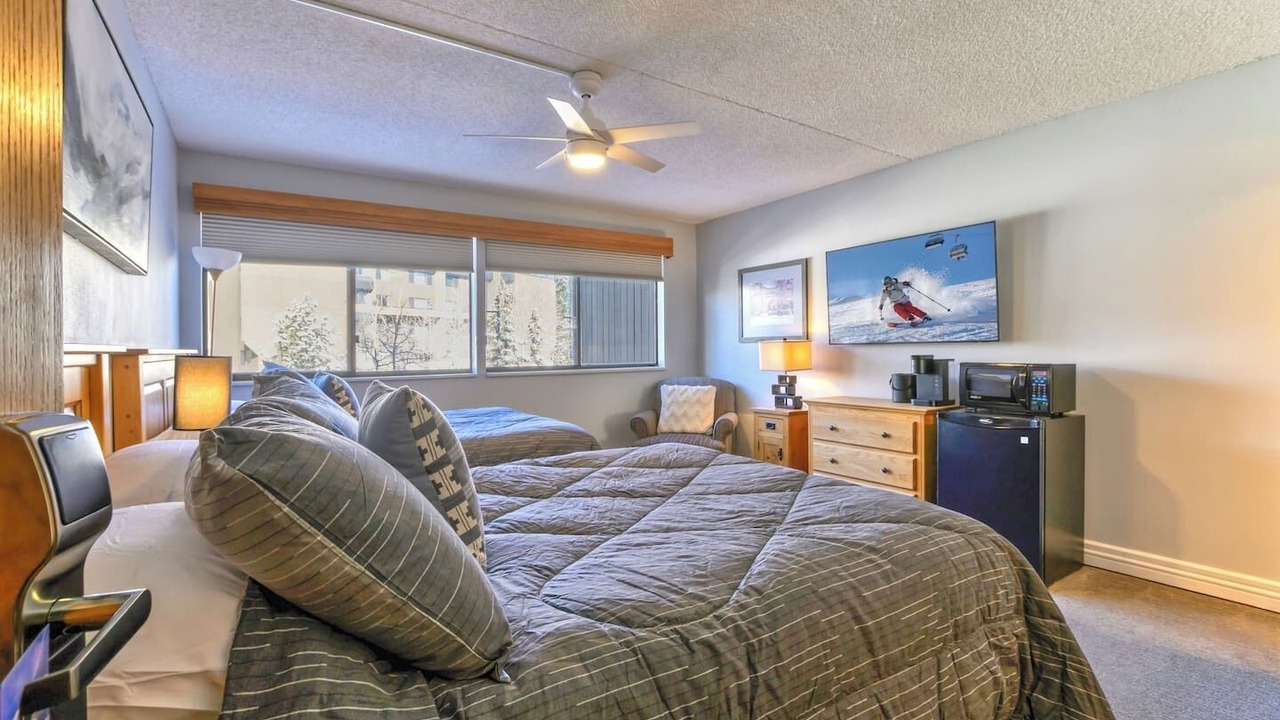 Photo of Bedroom in Peak 9