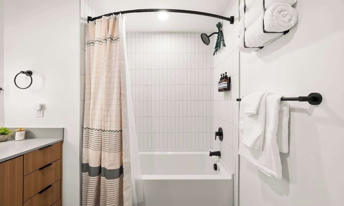 Photo of Bathroom in People's Freeway