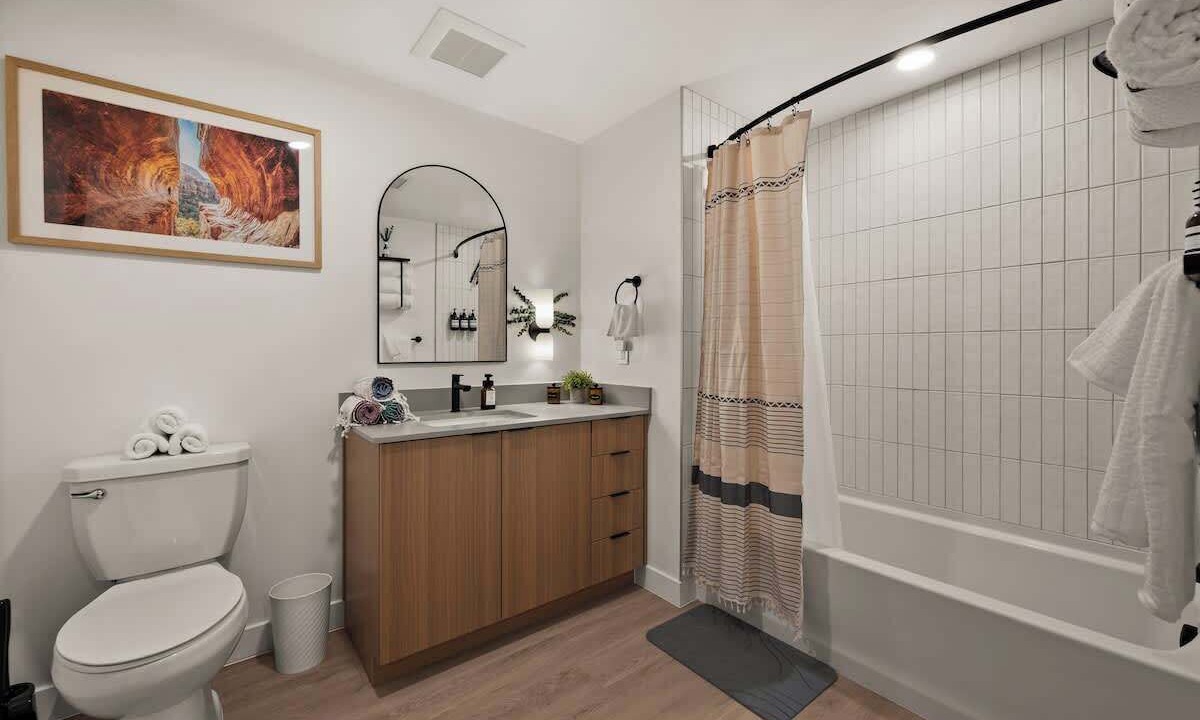 Photo of Bathroom in People's Freeway