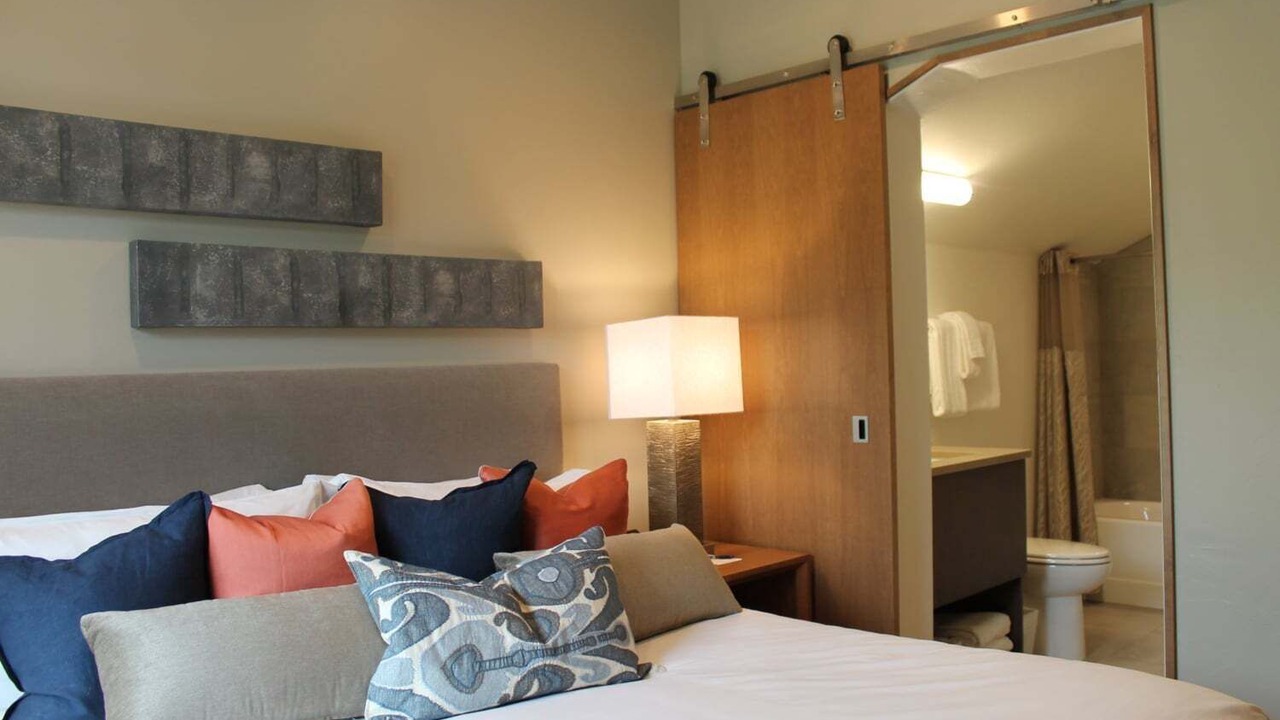Photo of Bedroom in Peak 8