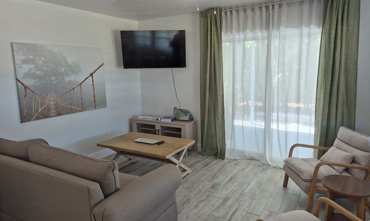 Photo of Livingroom in Edgewater