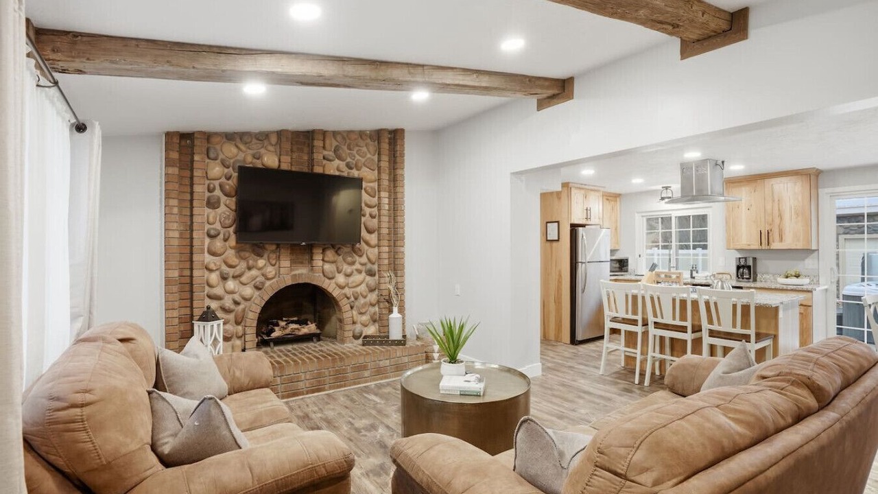Photo of Livingroom in Cottonwood Heights